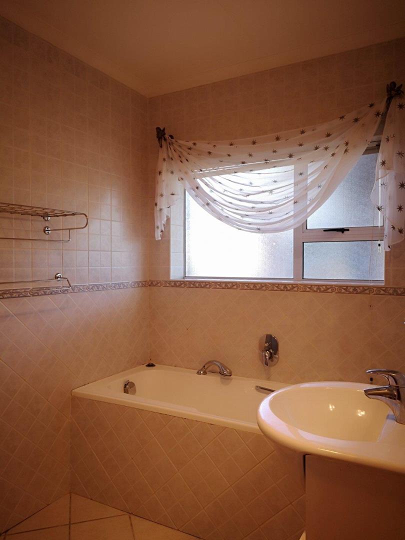 5 Bedroom Property for Sale in Menkenkop Western Cape